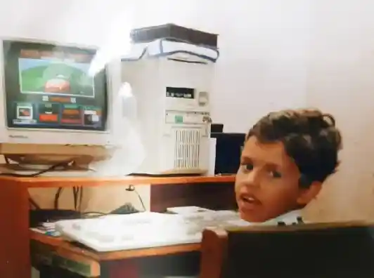 1991, São Paulo, aos 6 anos, meu primeiro computador foi um 486 com Windows 3.1 que meu pai montou para mim.